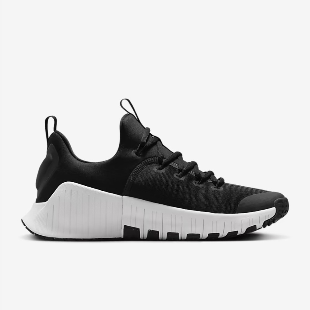 Nike Monochrome Athletic Shoes - Picture 2 of 3